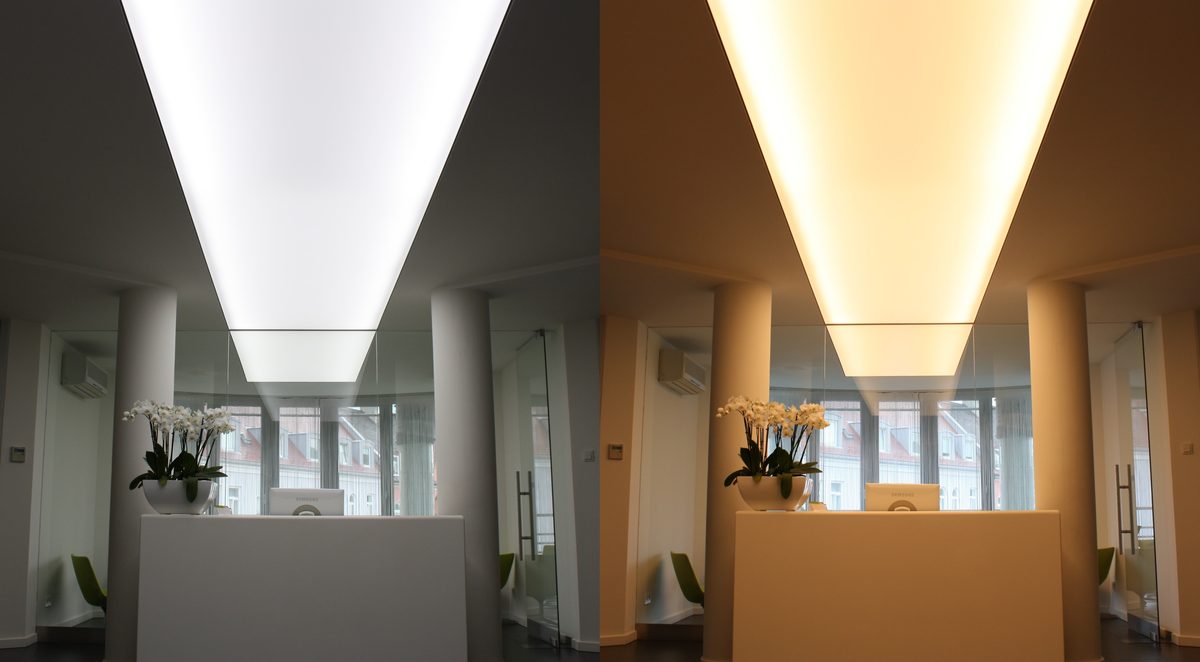 Lichtdecke in einem Empfangsbereich, links in Kaltweiß, rechts in Warmweiß